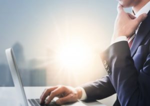 どの自動売買ツールを使うのかを決める